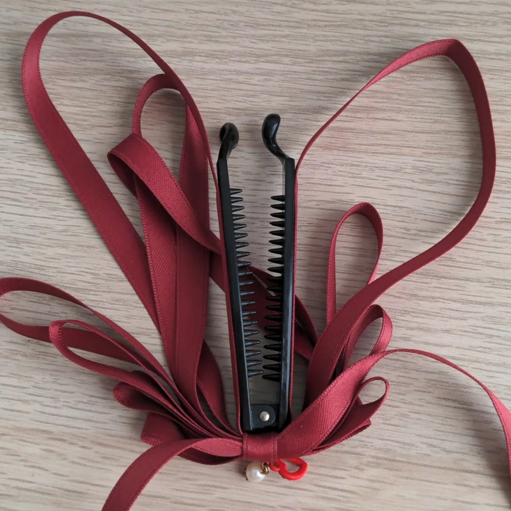 Hair clip red